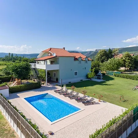 Hébergement de vacances House Anetta With 5 Bedrooms Imotski