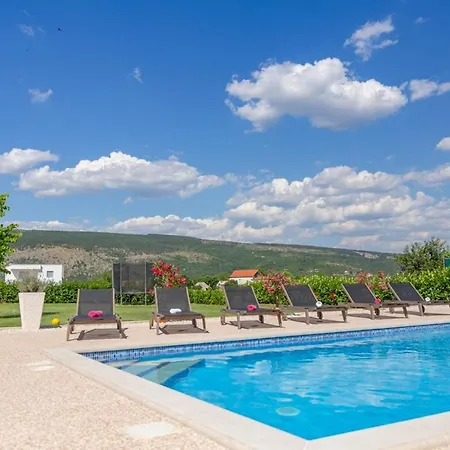 House Anetta With 5 Bedrooms Hébergement de vacances