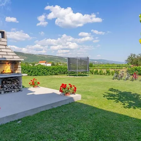 Holiday home House Anetta With 5 Bedrooms Imotski