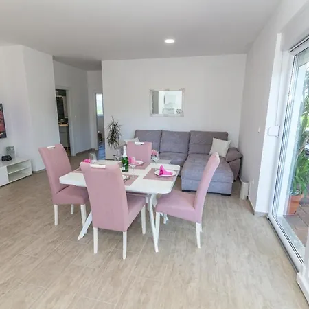 Holiday home House Anetta With 5 Bedrooms