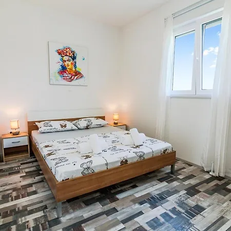 Hébergement de vacances House Anetta With 5 Bedrooms Imotski