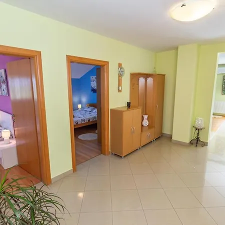 House Anetta With 5 Bedrooms Hébergement de vacances