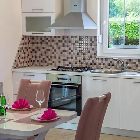 Hébergement de vacances House Anetta With 5 Bedrooms Imotski