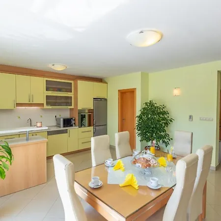 House Anetta With 5 Bedrooms *