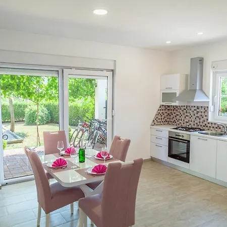 House Anetta With 5 Bedrooms Hébergement de vacances