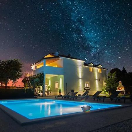 Hébergement de vacances House Anetta With 5 Bedrooms Imotski