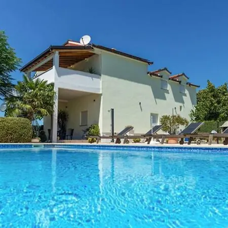 House Anetta With 5 Bedrooms Hébergement de vacances