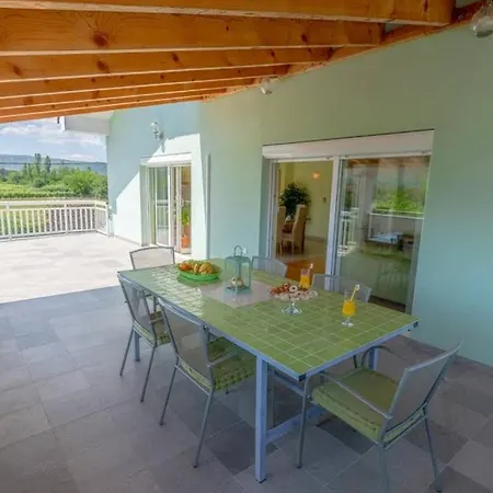 House Anetta With 5 Bedrooms * Imotski