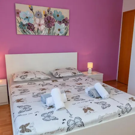 House Anetta With 5 Bedrooms Hébergement de vacances