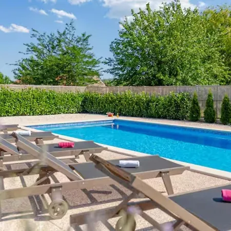 Hébergement de vacances House Anetta With 5 Bedrooms *