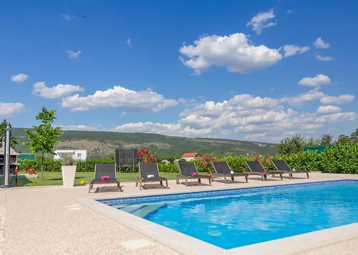 House Anetta With 5 Bedrooms Hébergement de vacances