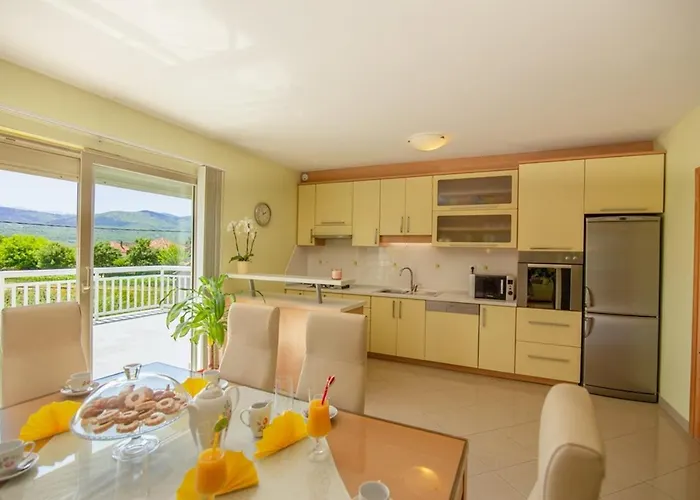 House Anetta With 5 Bedrooms * Imotski