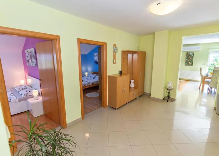 House Anetta With 5 Bedrooms Hébergement de vacances