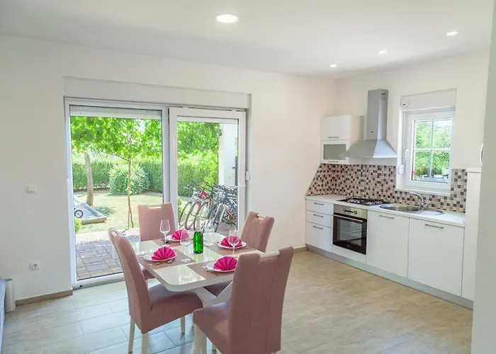 House Anetta With 5 Bedrooms Hébergement de vacances