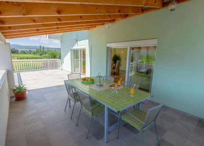 House Anetta With 5 Bedrooms * Imotski