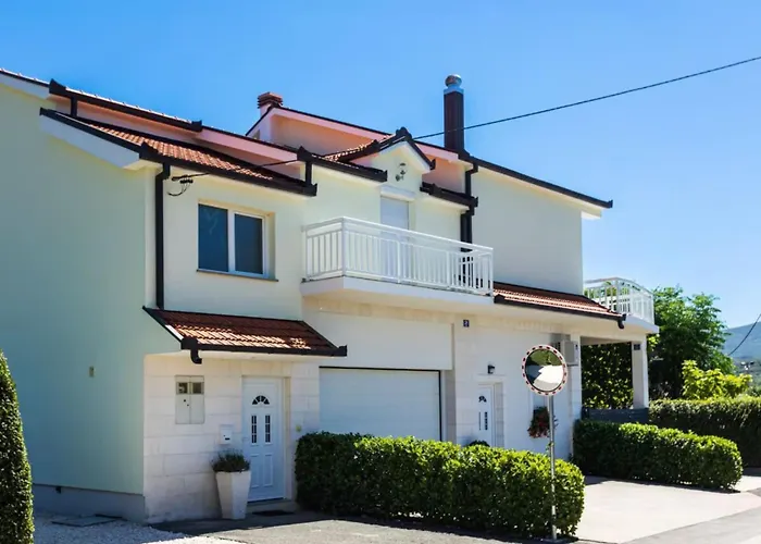 House Anetta With 5 Bedrooms Hébergement de vacances