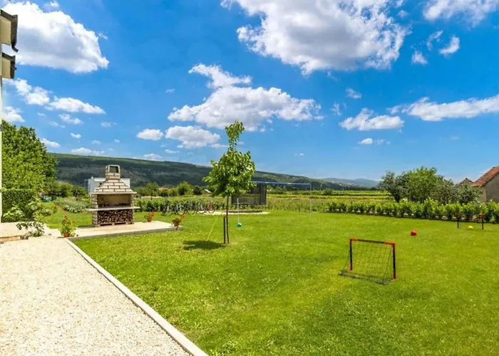House Anetta With 5 Bedrooms * Imotski