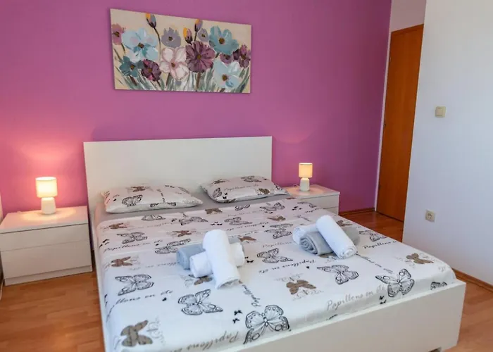 House Anetta With 5 Bedrooms Hébergement de vacances