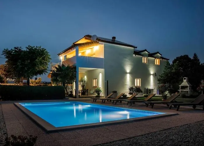 House Anetta With 5 Bedrooms * Imotski