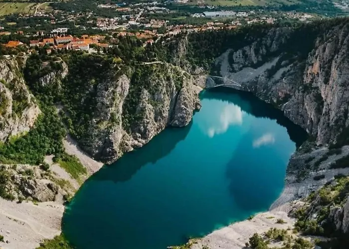 House Anetta With 5 Bedrooms Hébergement de vacances Imotski