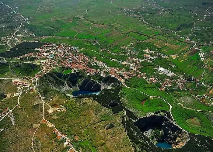 House Anetta With 5 Bedrooms Hébergement de vacances Imotski